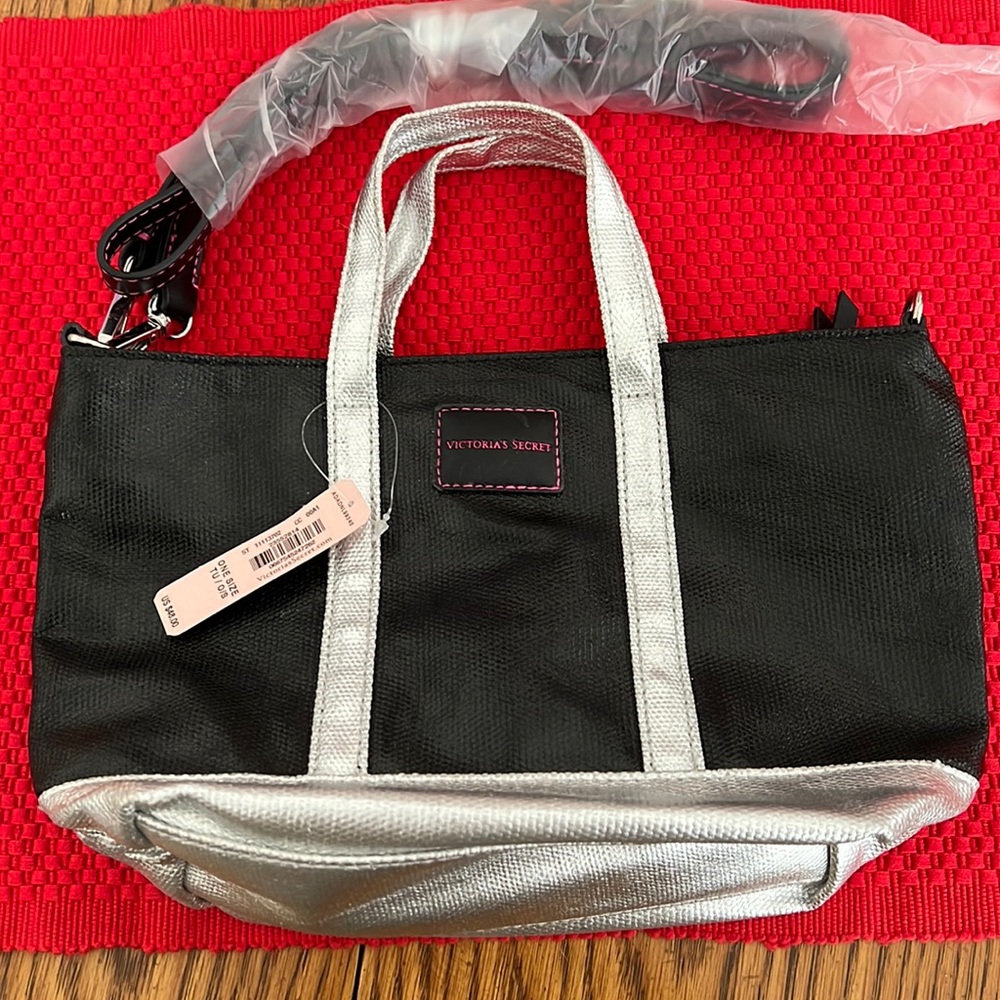 NWT Cute Victoria secret bag.